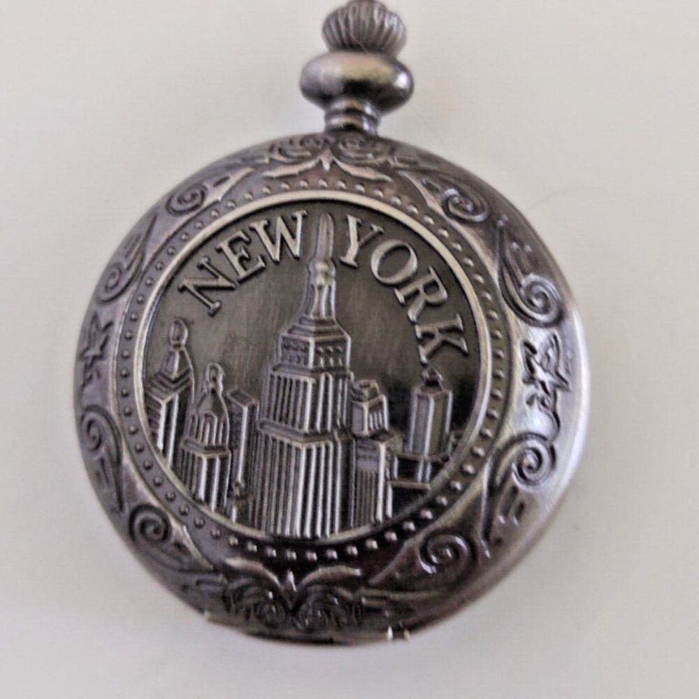 Beautiful Vintage Collection New York Skyline Quartz Pocket Watch New Battery